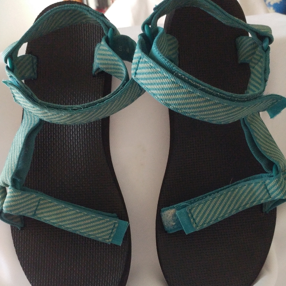 Teva's women's size 11
